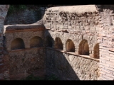 00110 ostia - necropoli della via ostiense (porta romana necropolis) - grabkammer - kolumbarium mit nischen fuer urnen.jpg